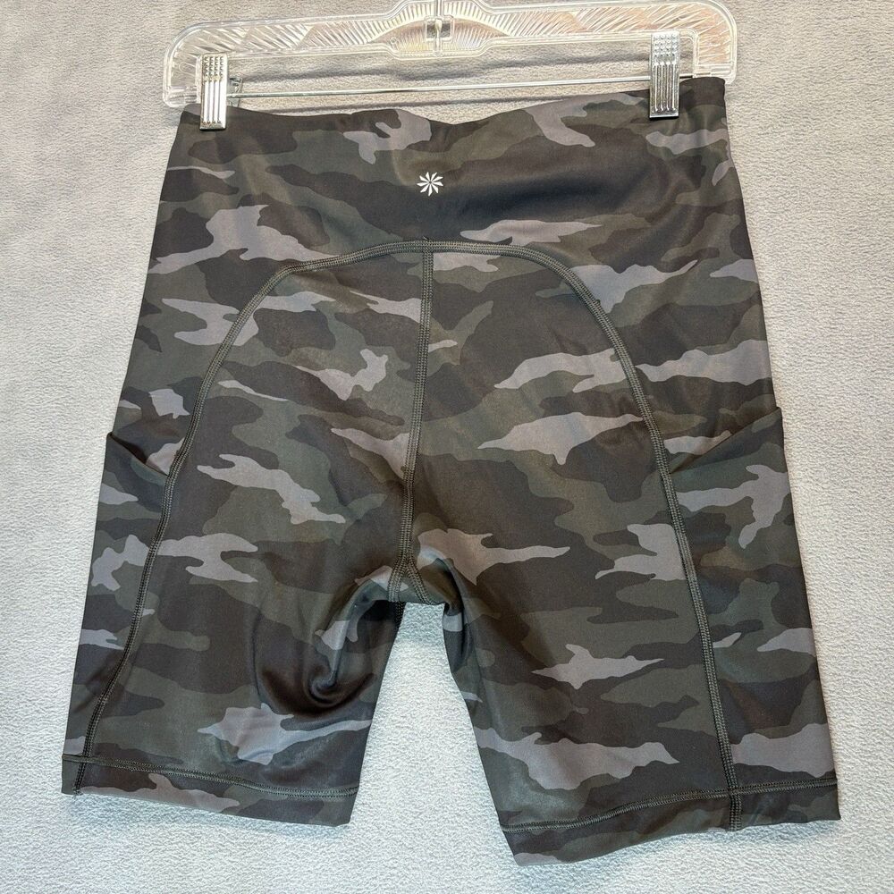 NEW Athleta Size Medium Ultimate Stash Pocket Camo 7" Short Stretch NWT - Picture 3 of 10